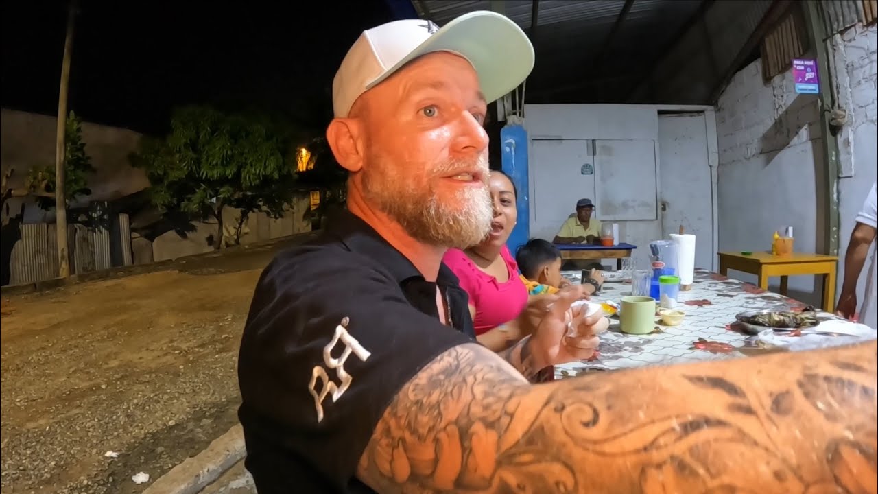 FUI A UN RESTAURANTE CALLEJERO EN LA SELVA