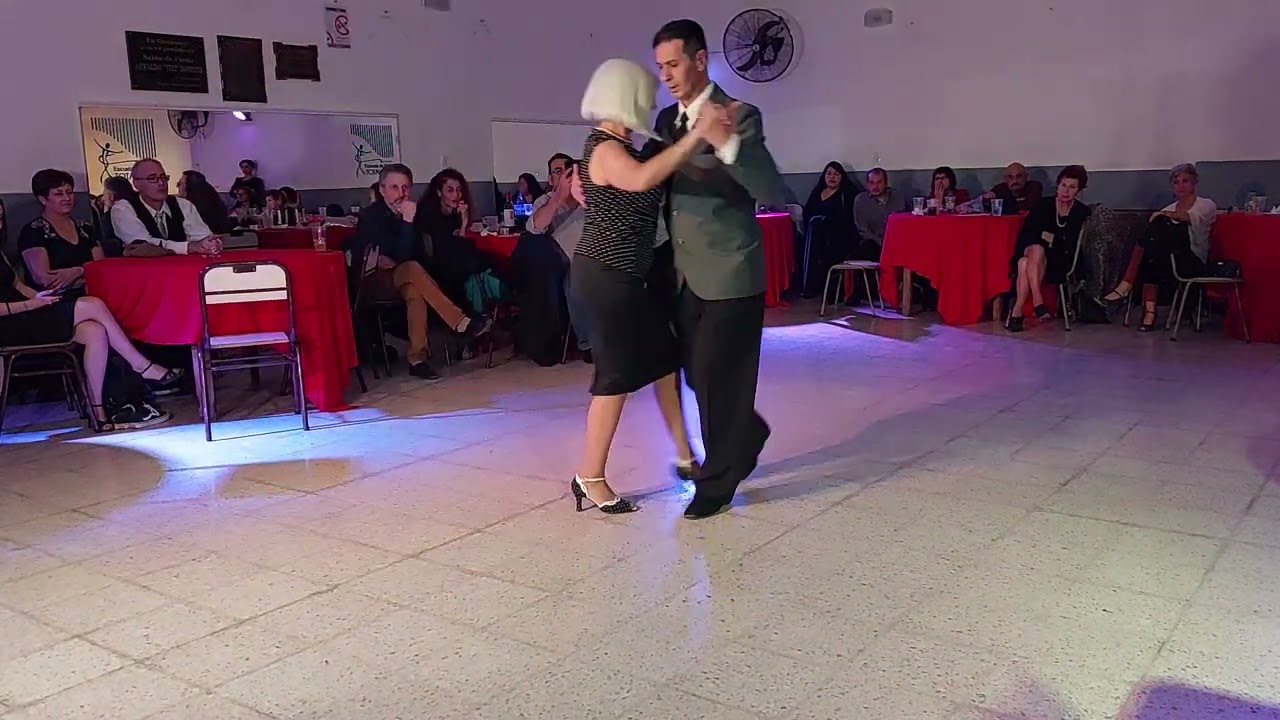 Gustavo Rodr&iacute;guez y Laura Borelli - Me han prohibido quererte -