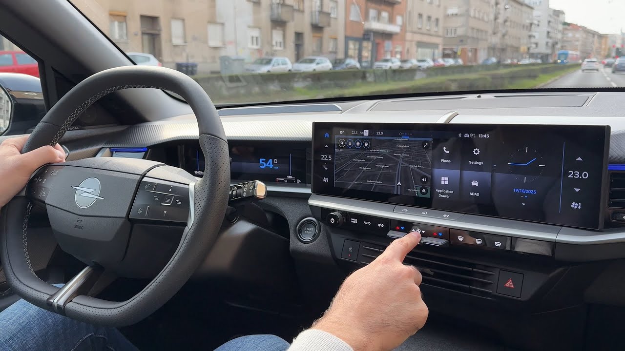New OPEL GRANDLAND 2025 - DRIVING in the city (Hybrid 145, GS)