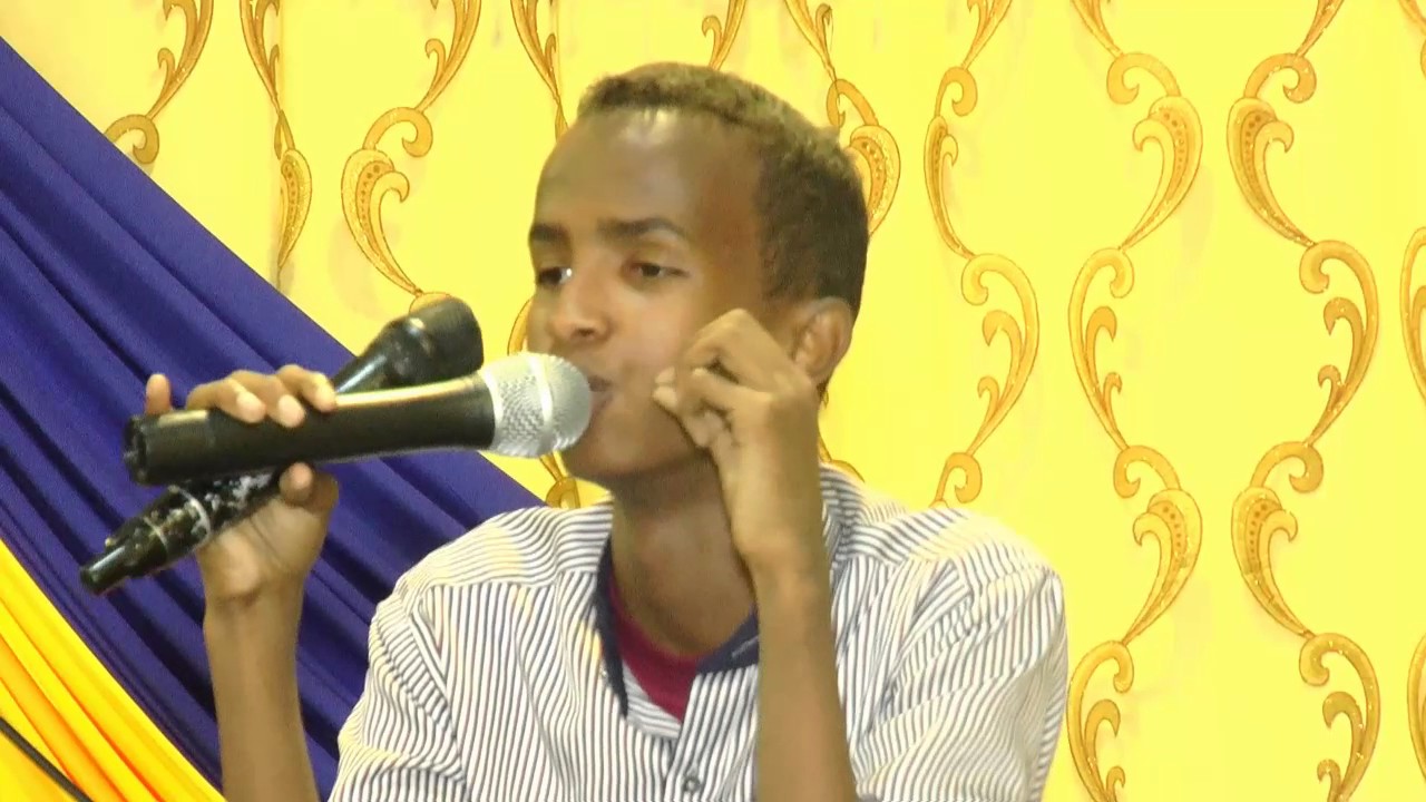 SHUCAYB YARE OO BANDHIG SUUGAANEEDKII UGU CAJIIBSANAA SOO BANDHIGEY