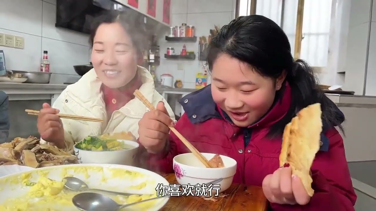 帶著紅衣服回娘家！今年是兩馬的本命年，願他們歲歲平安，萬事順遂#鄉村生活 #農村美食 #vlog #日常