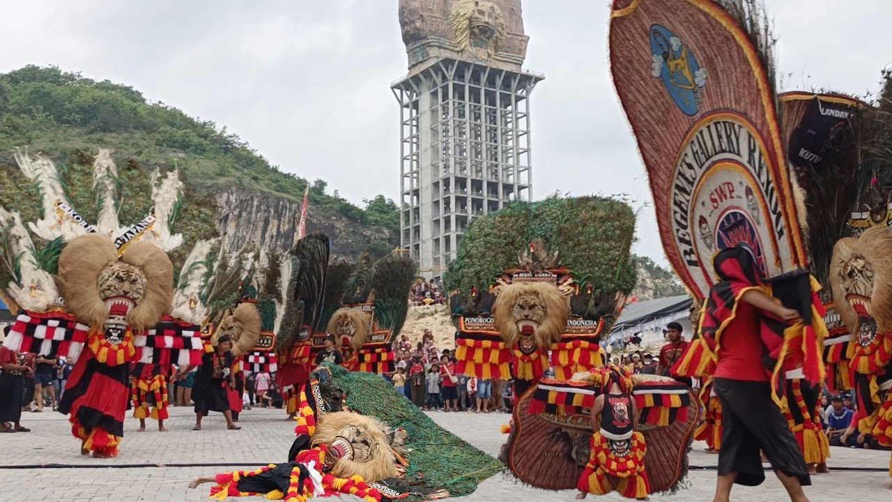 GEBYAR REOG PONOROGO TERBESAR TUTUP AKHIR TAHUN GEGERKAN MONUMEN REOG SAMPUNG