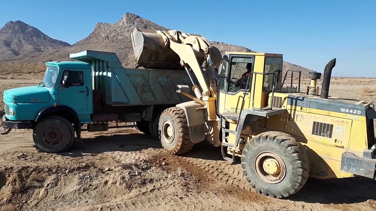 WA 420komatsu loading Mercedes Benz LK 2624