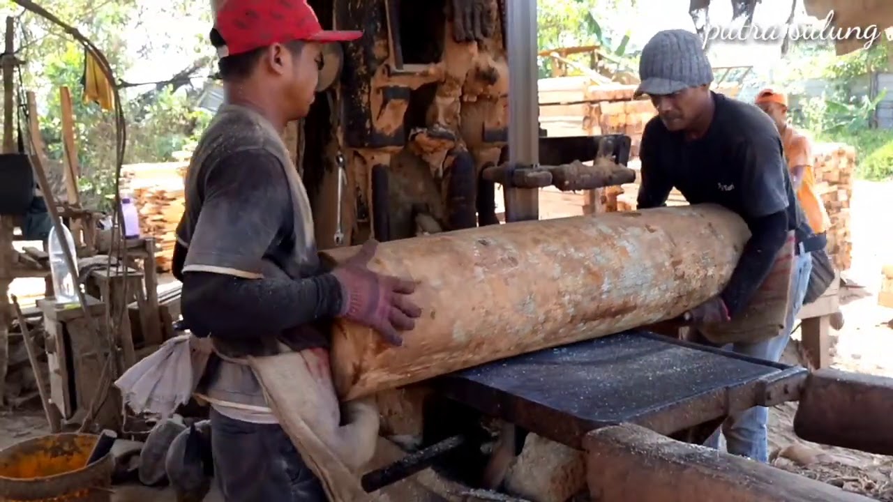 Kayu super sampai gk ada bonggol satu pun - sangat di sayangkn kayu sebagus ini di buat pallet