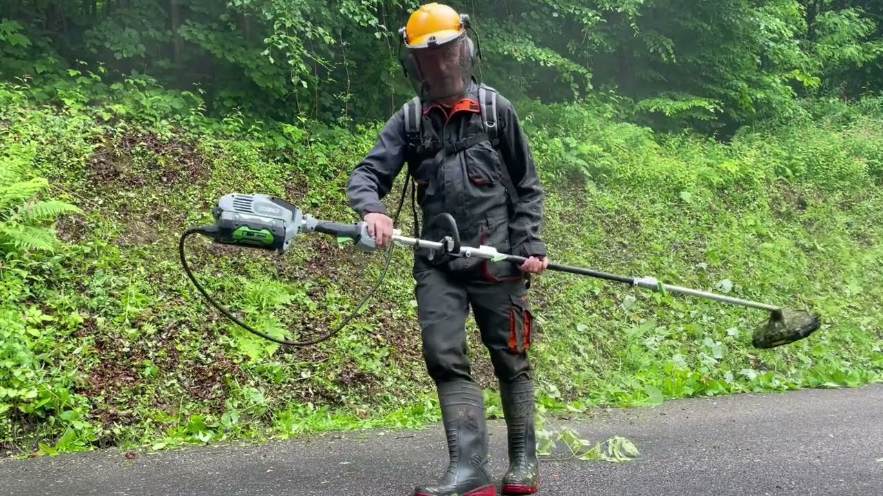 TAGLIO SCARPATE Con DECESPUGLIATORE MULTIFUNZIONE