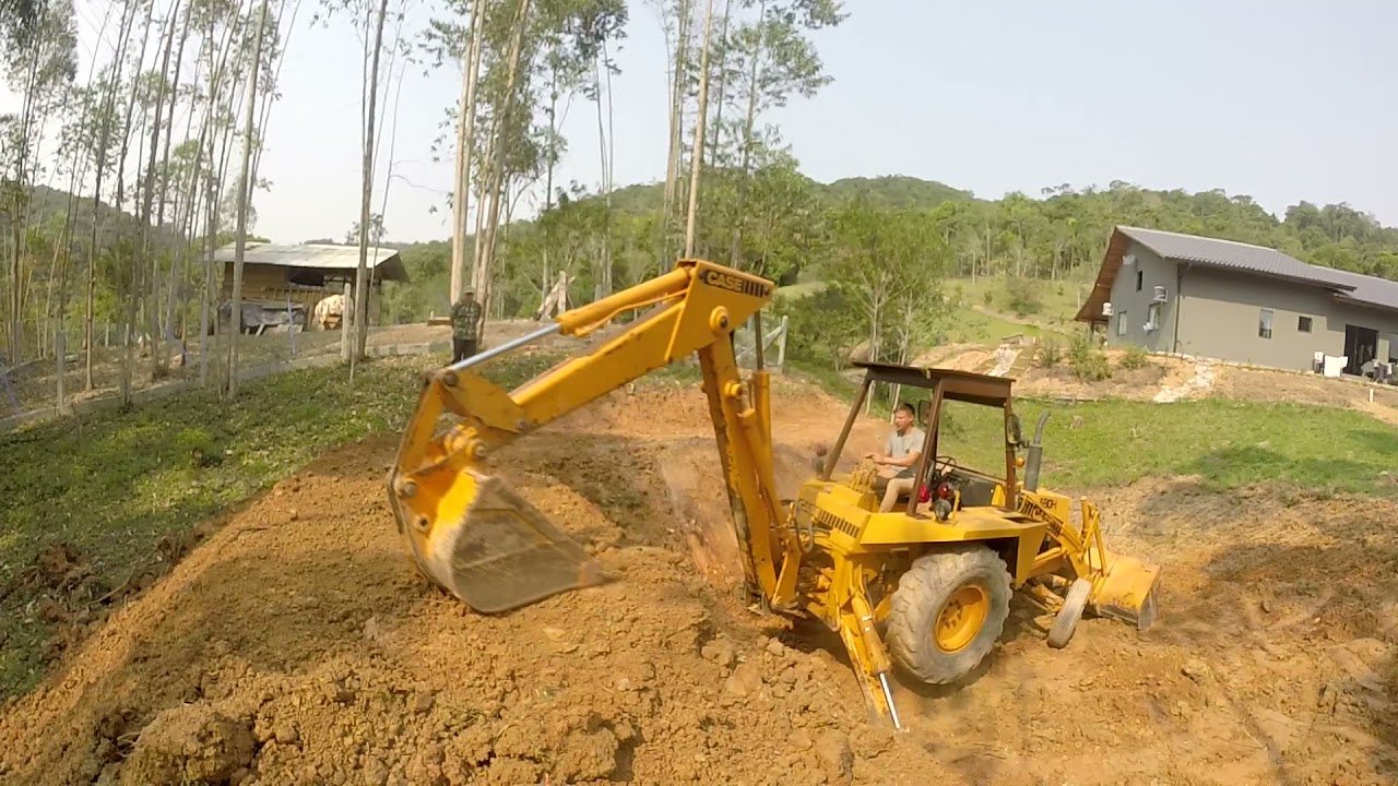 Fazendo açude com retroescavadeira/case 580H