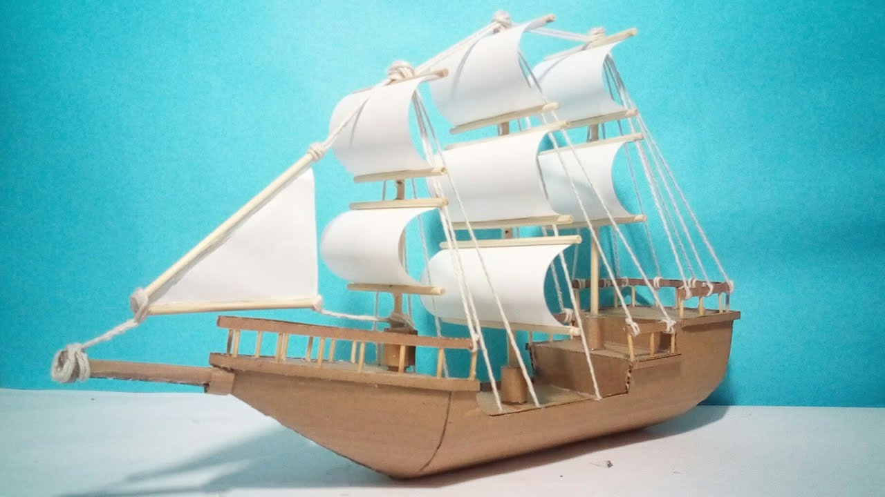 Navio de papelão