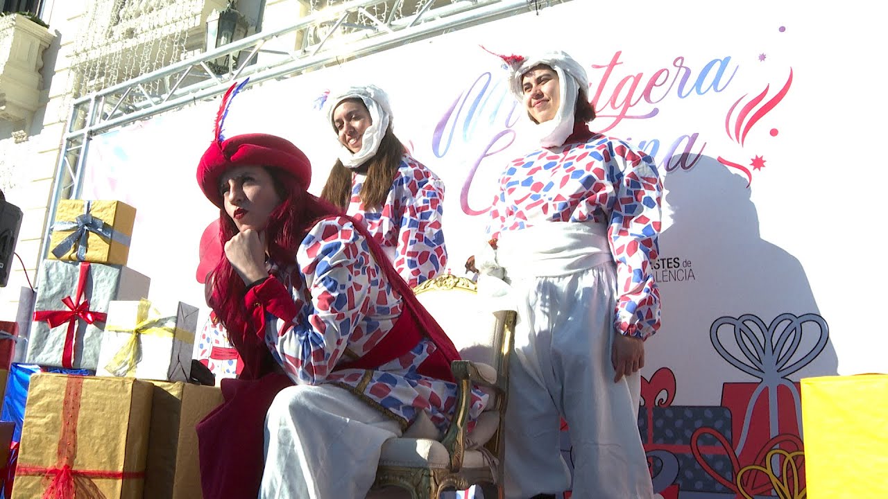 Mensajera Caterina recoge en Valencia las últimas cartas para los Reyes Magos