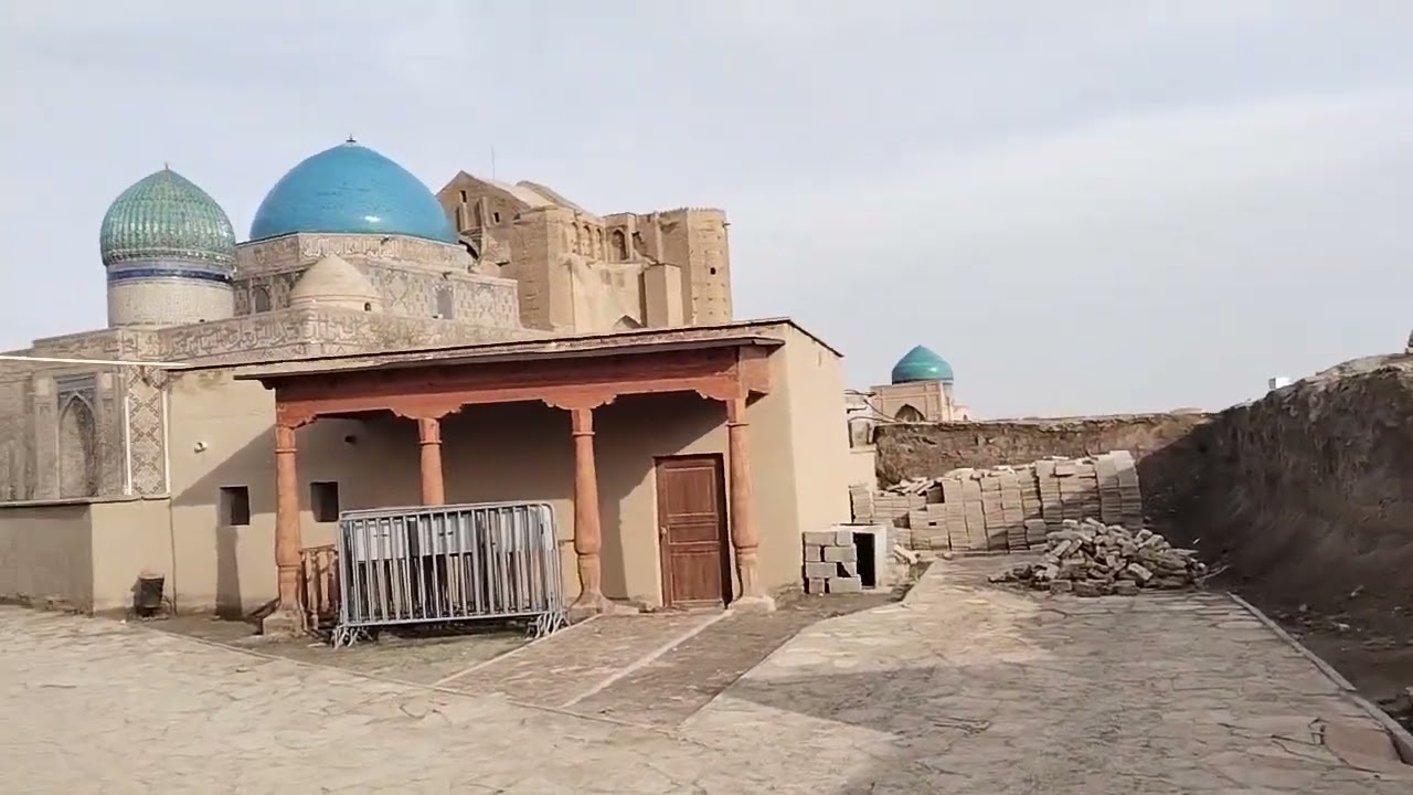 Ахмад Яссавий макбараси атрофида Эски Уй ва кучалар кандай булган.