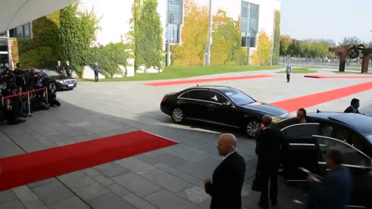 Emir von Katar bei Angela Merkel - Ankunft der Begleitdelegation