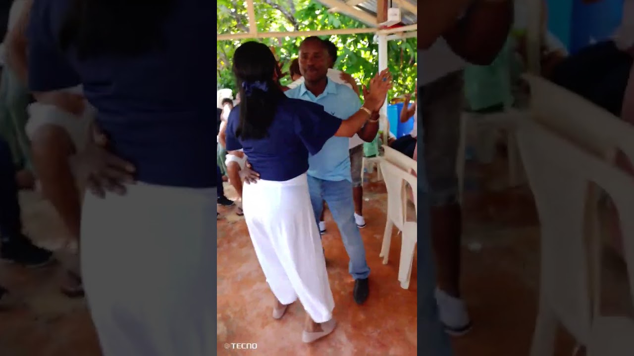 Bailando típico.