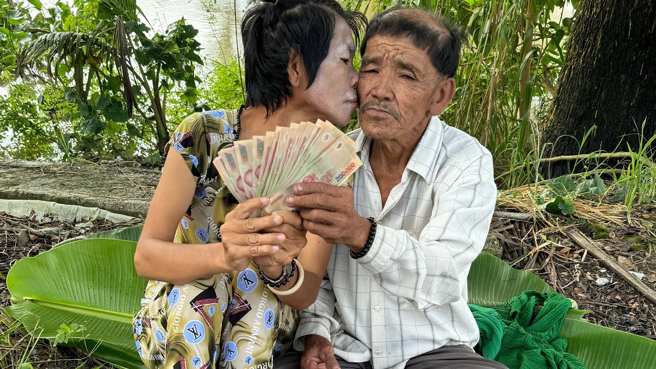 Bất Ngờ chồng u70 Cày vợ 40 mới đi chống gậy