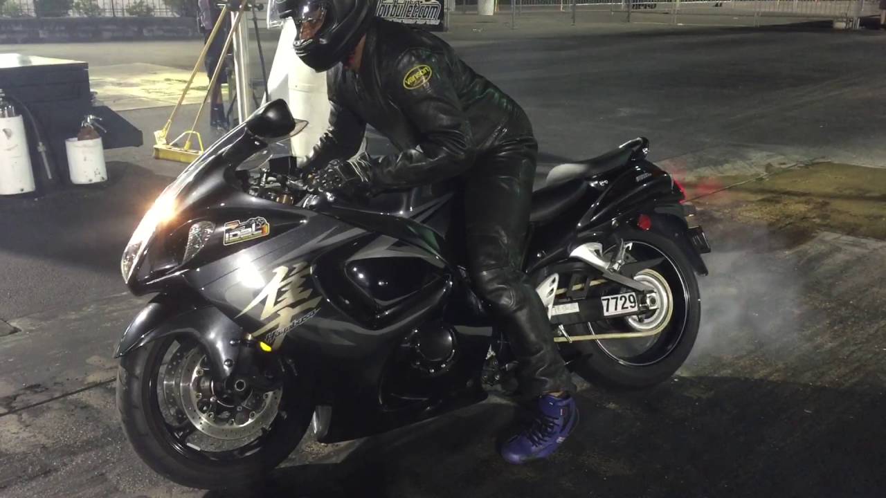 Stock wheelbase Suzuki Hayabusa Fighting off Wheelies