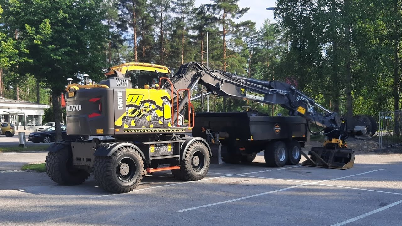 Asfalttiroilojen pohjien tekoa. Volvo Ewr170E. #engcon #volvoce