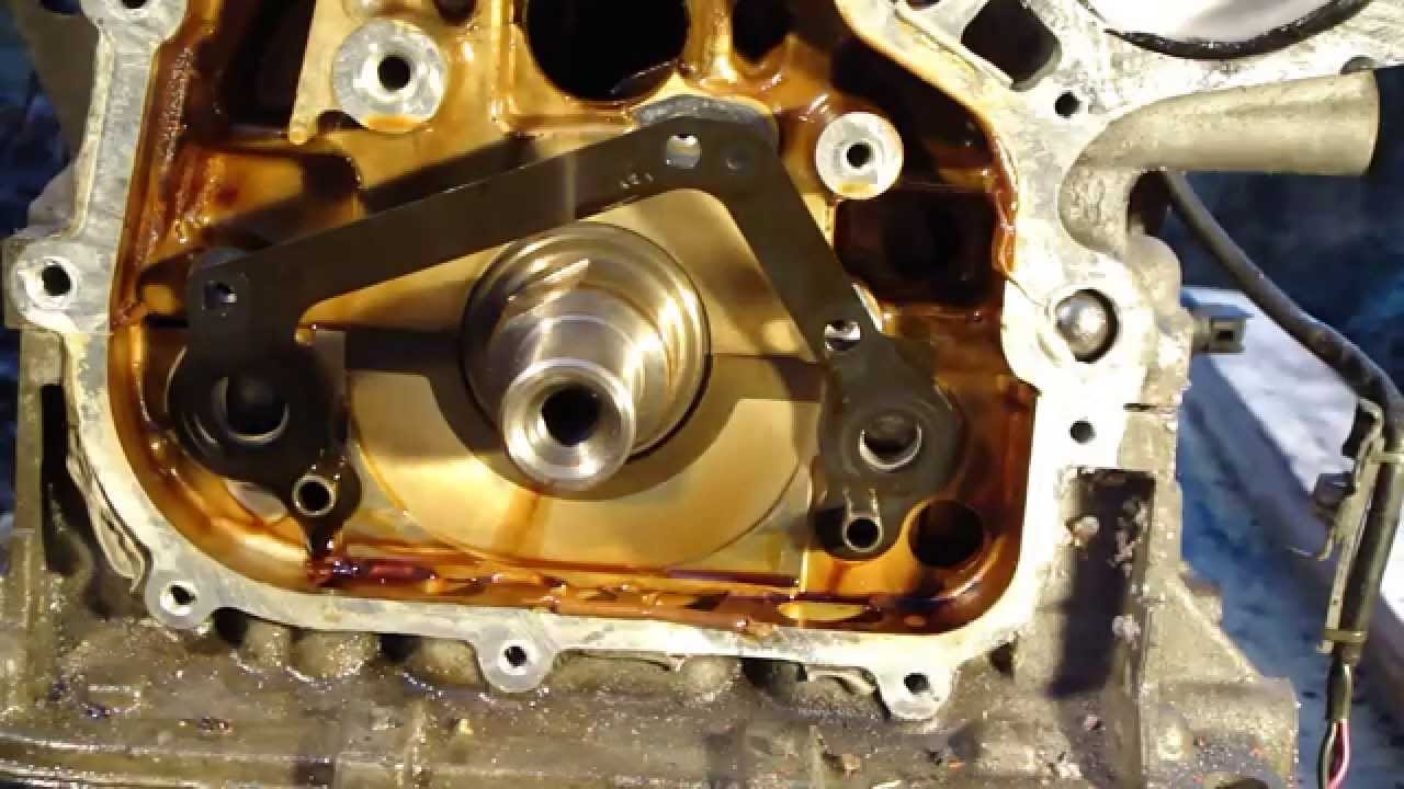 How to disassemble engine VVTi Toyota Part 19/31: Oil pump