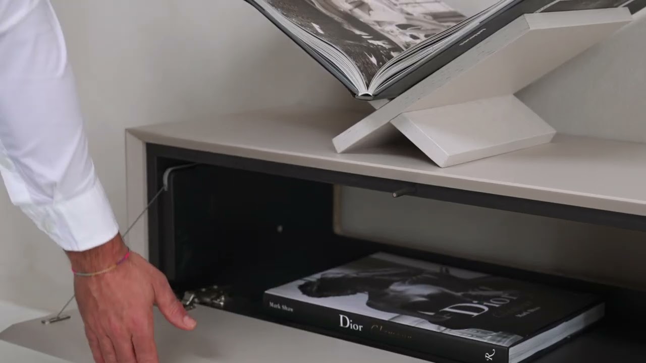 Zyan TV Meubel met 3 Kleppen &ndash; Strak Design en Ruime Opbergruimte!