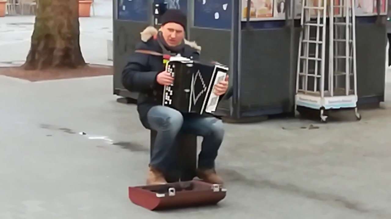 Вот так поют Гимн Советского Союза.