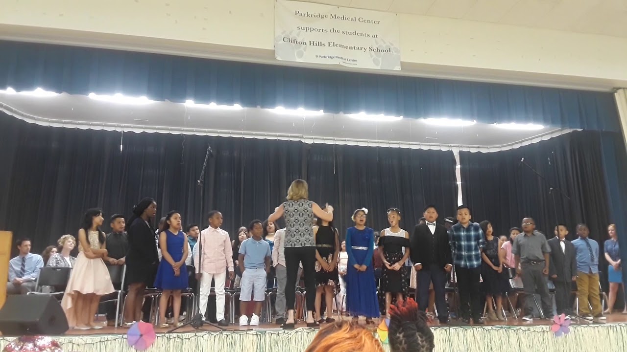 Graduación en la escuela Clifton  Hills parte 2