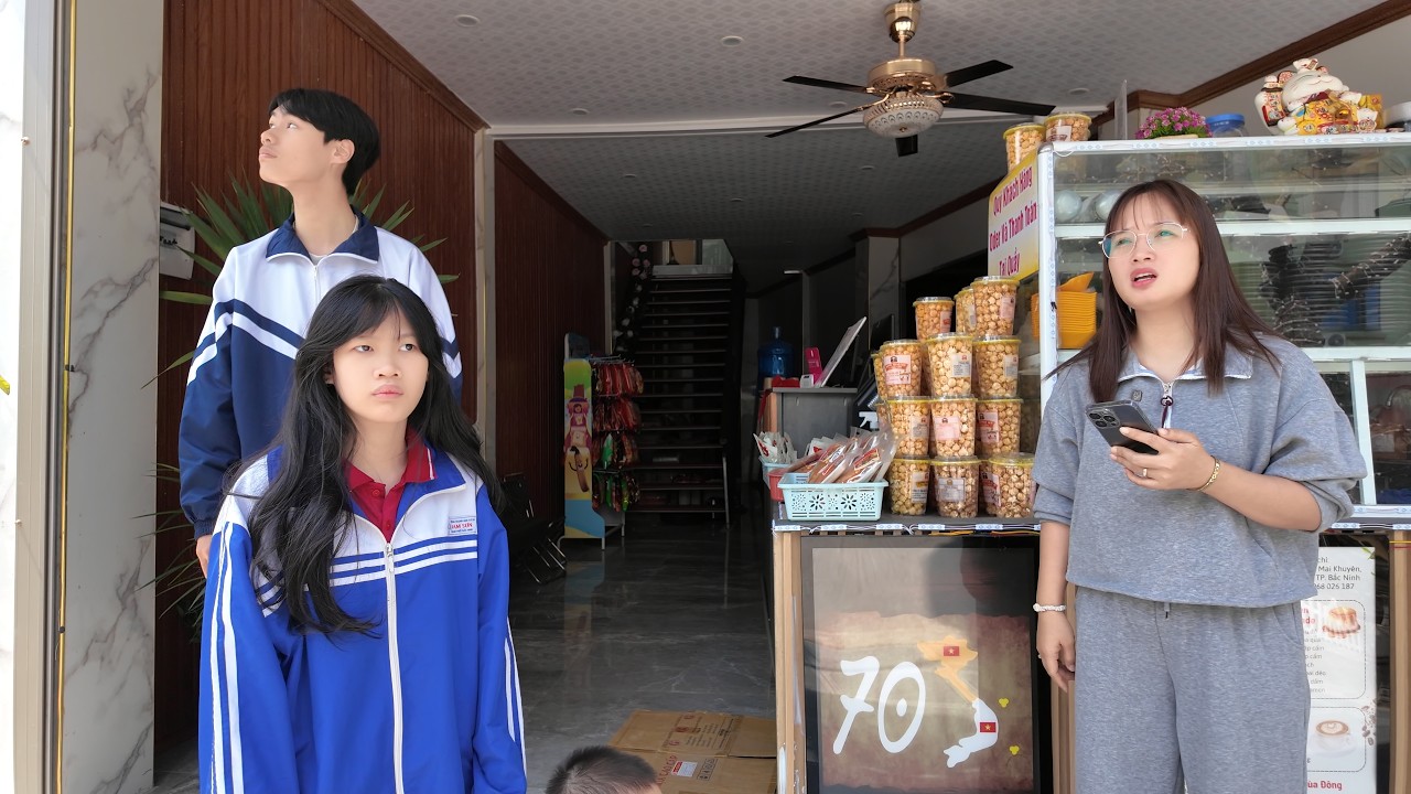 Mẹ Huế V&agrave; Bố Ho&agrave;ng Tr&ecirc;u Giấu Xe C&ocirc; Chuột 🤣 Phản Ứng Khi Mất Xe Như Thế N&agrave;o?