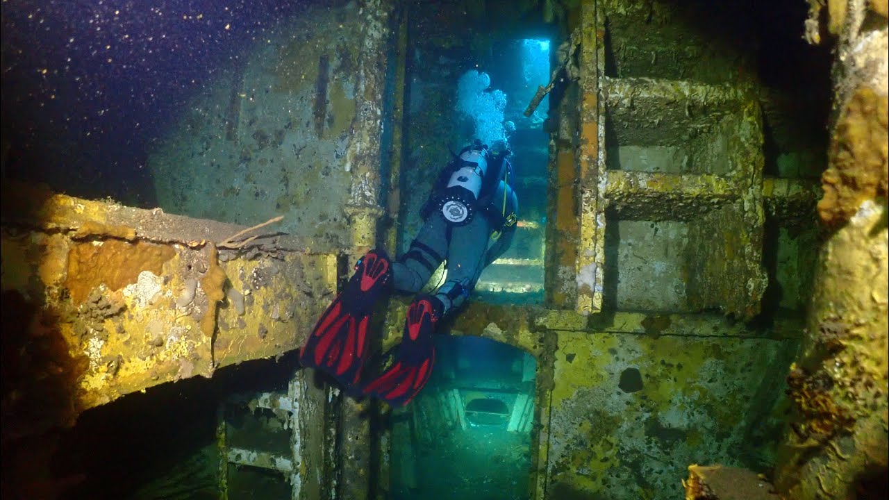 Diving HMAS Perth Wreck Albany