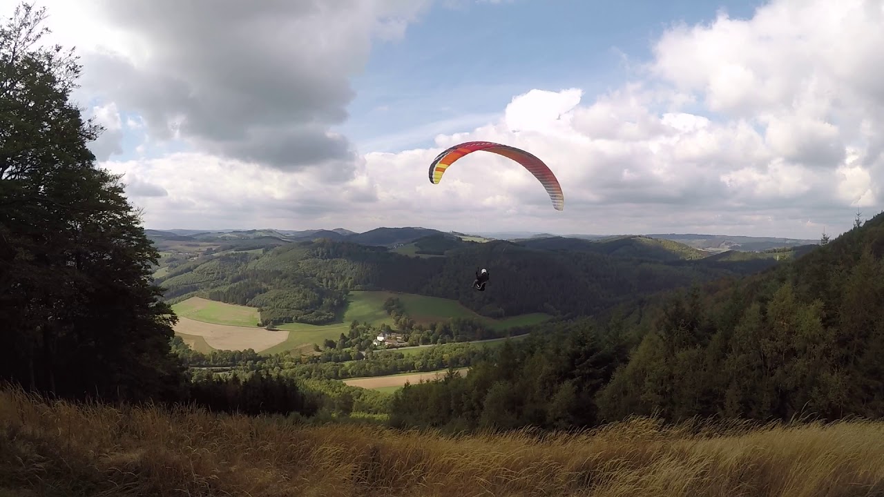 Gleitschirmfliegen im Sauerland - Start In Wenholthausen (West)
