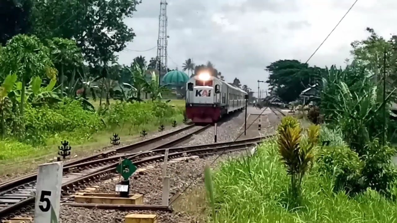 MELESAT KENCANG! KA PANDANWANGI LS. STASIUN GLENMORE!?
