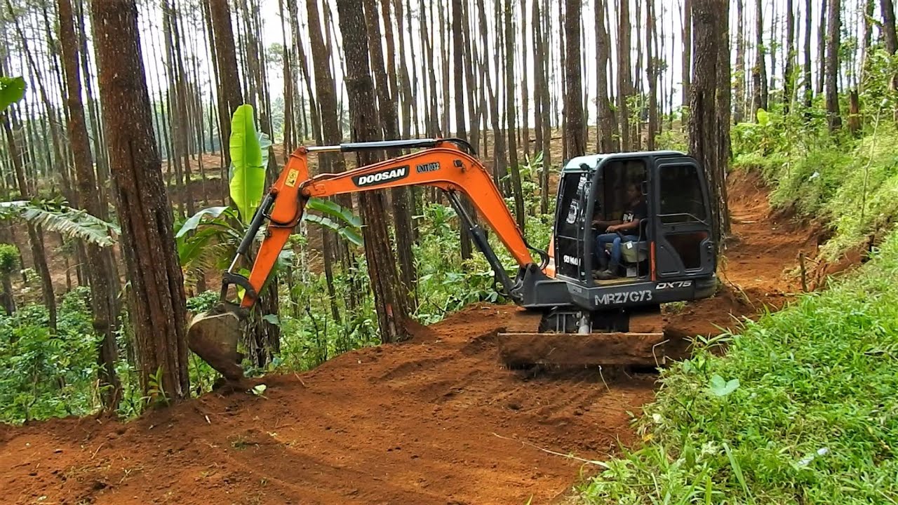 Mini Excavator Doosan DX75 Clearing Dirt