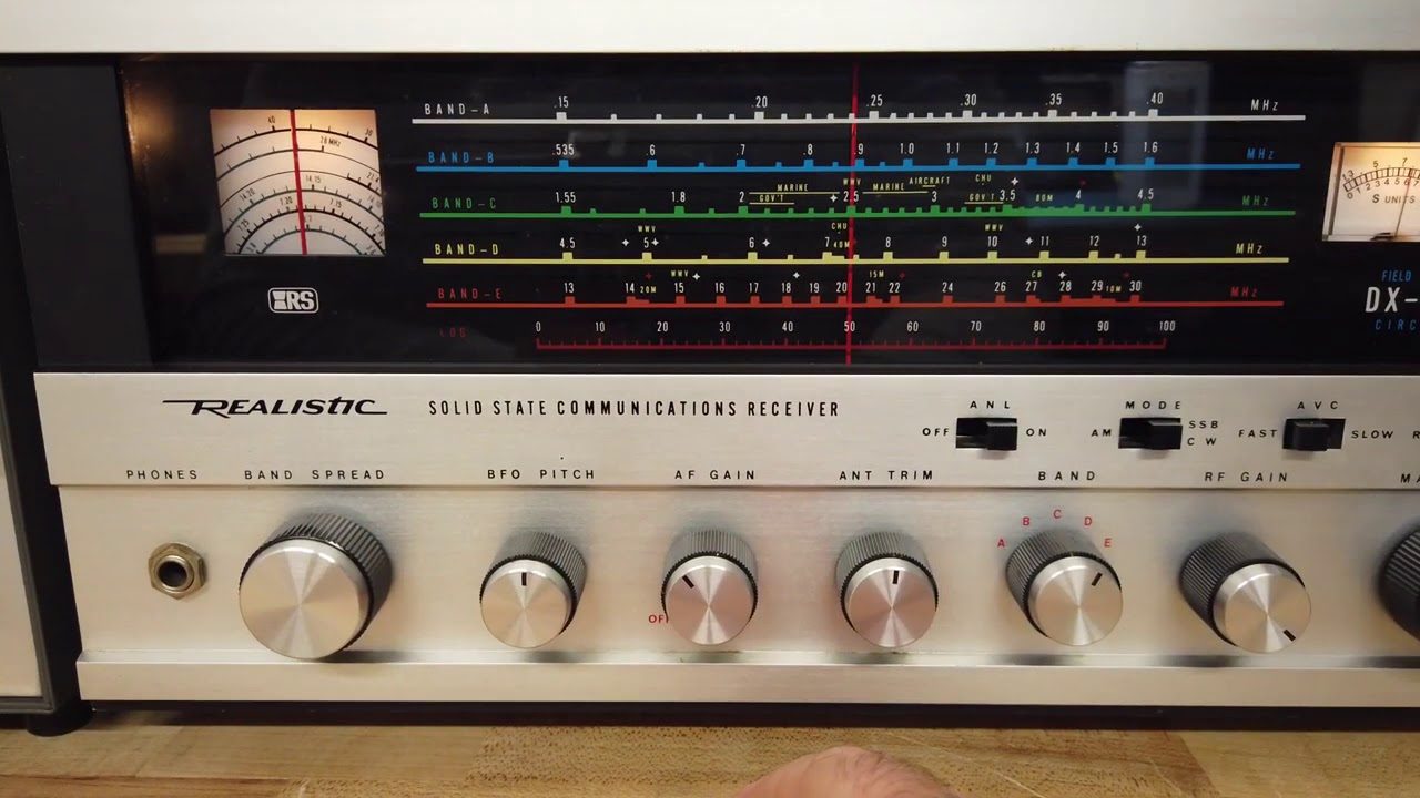 Demo of Realistic DX-160 Receiver - AM, Shortwave, and SSB