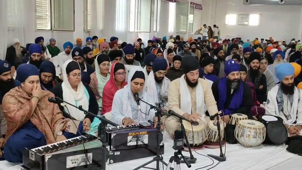 Bibi Mandeep Kaur ji UK - AkJ smagam Italy 2022 - Divas Sohila - 16th Oct