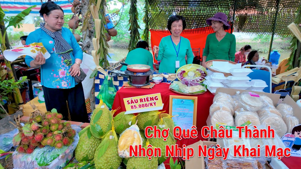 Đông đúc du khách đến tham quan chợ quê Châu Thành ở resort Forever