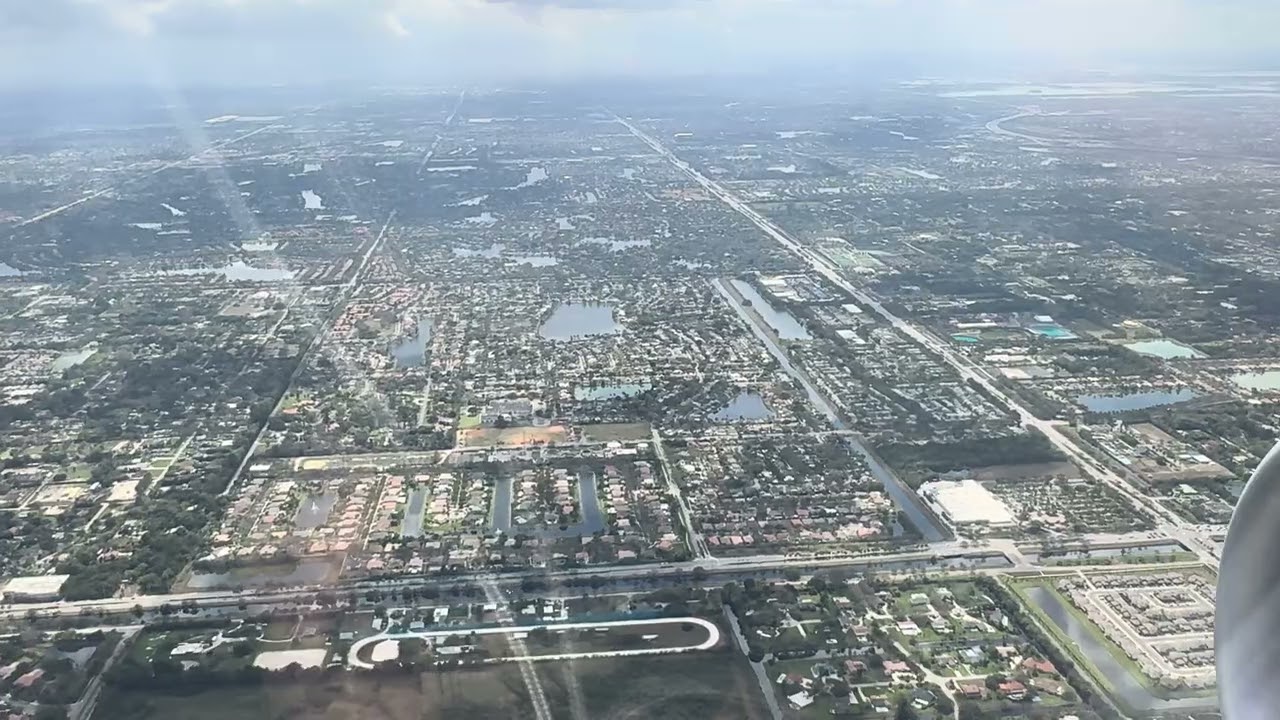 Southwest Airlines Landing at Ft Lauderdale-Hollywood International Airport 