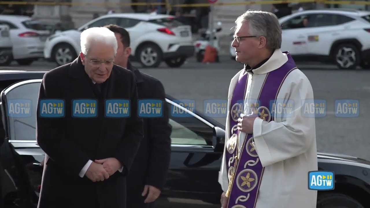 Funerali Zichichi, presenti Mattarella e i ministri Giuli e Bernini: l'arrivo del feretro
