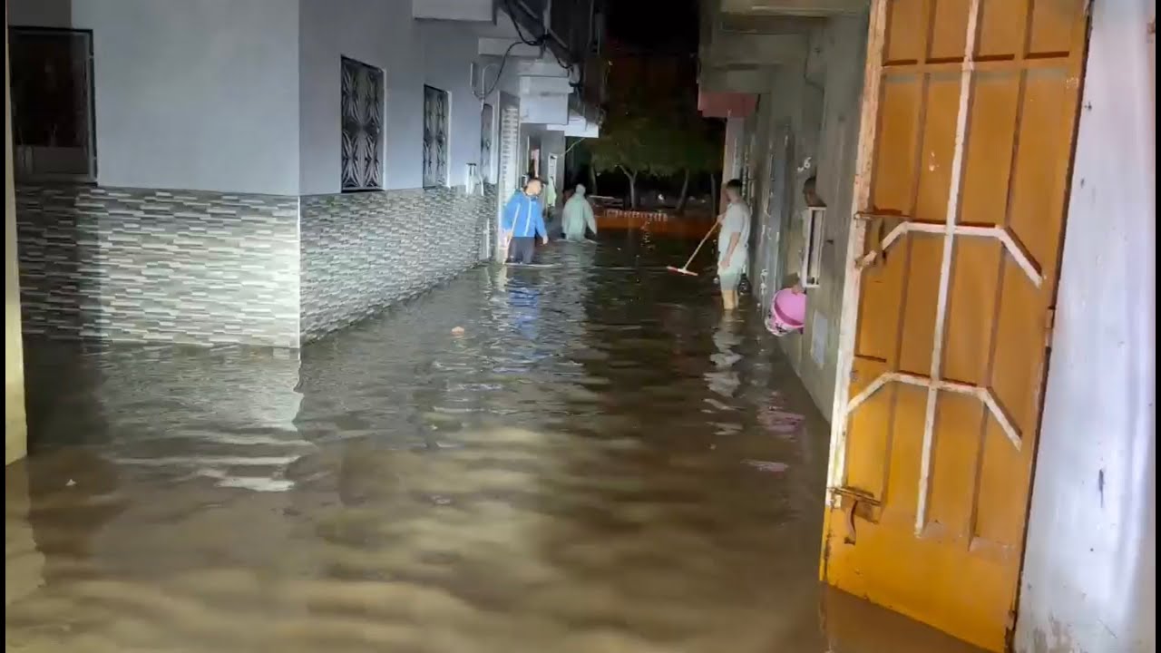 سنوات من المعاناة.. أمطار تُغرق مرةً أخرى منازل حي البحاير بالعوامة والساكنة تطالب بتدخل عاجل