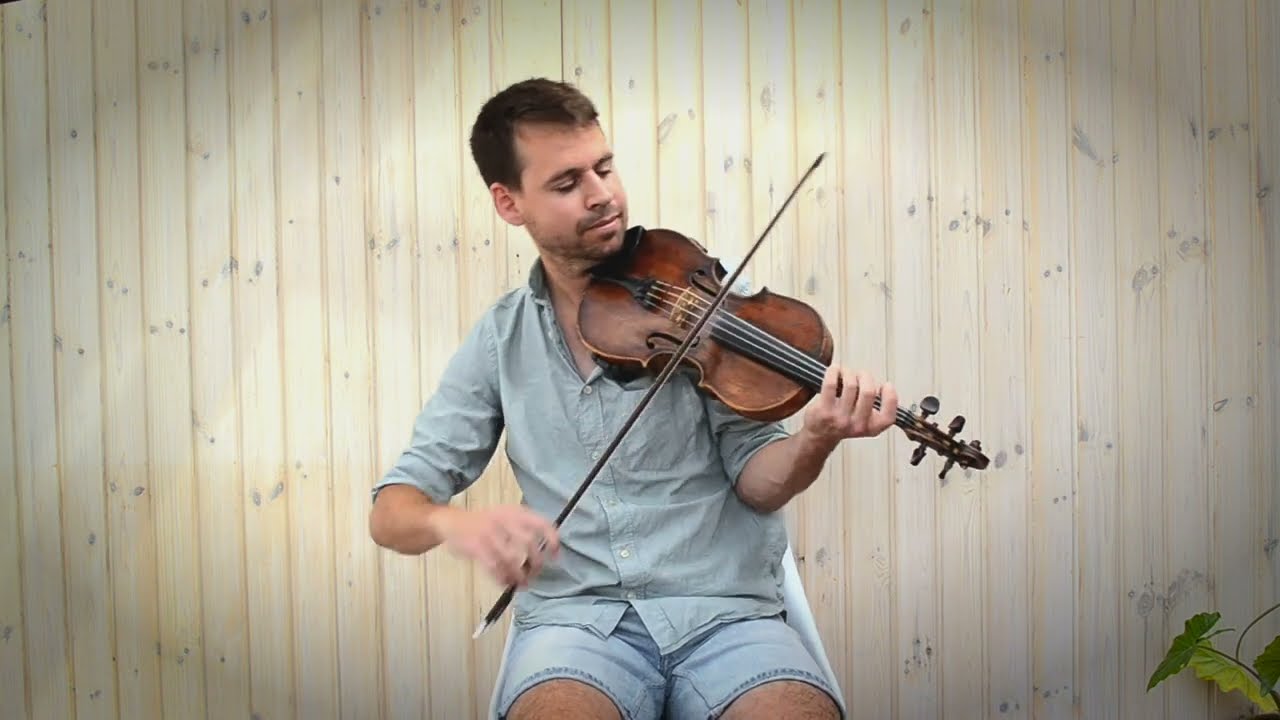 MAISON DE GLACE played on fiddle