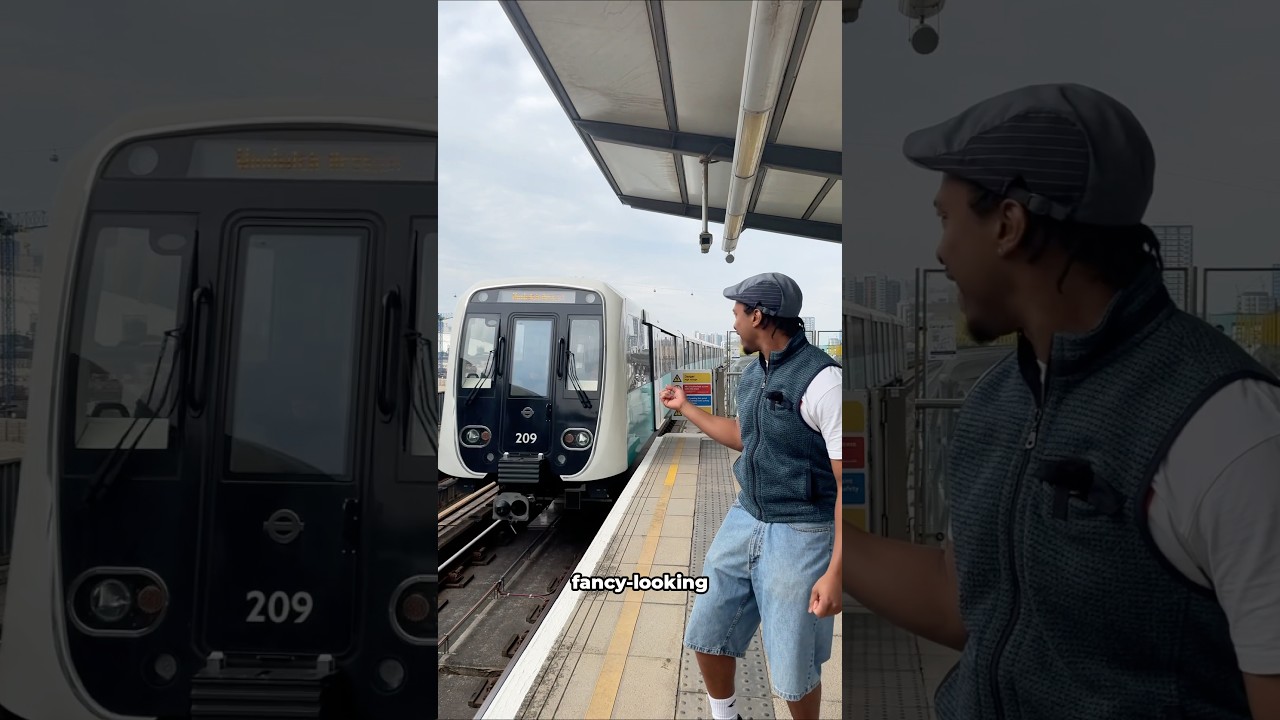 Новые поезда DLR наконец-то здесь!