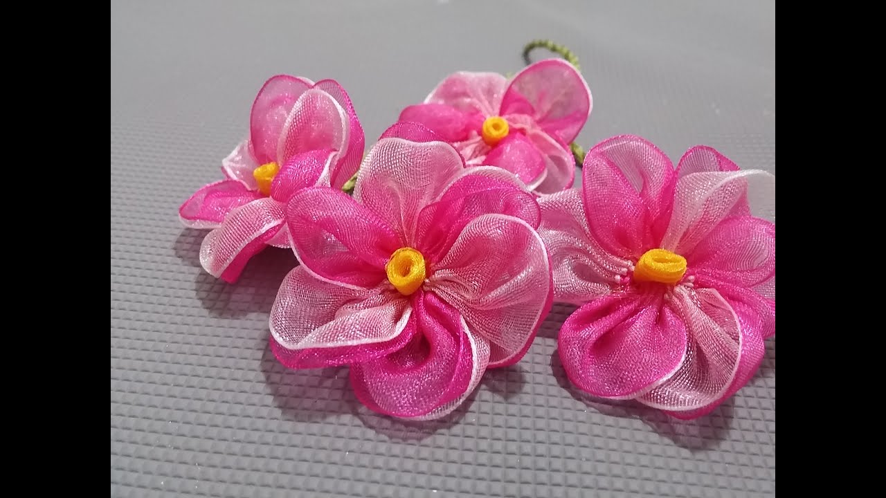 Kurdele oyaları Pembe menekşe çiçeği-How to make a pink violet flower from a ribbon