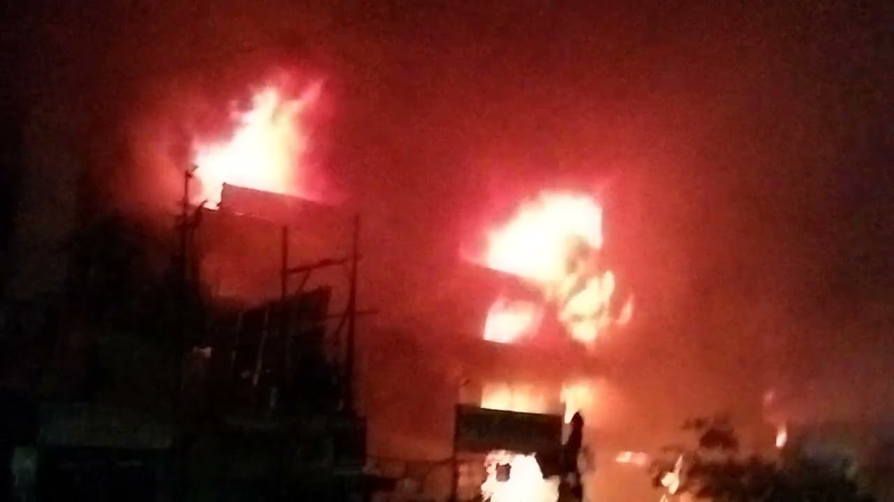 Kanpur Humraj Complex Basmandi mai Lagi Aag