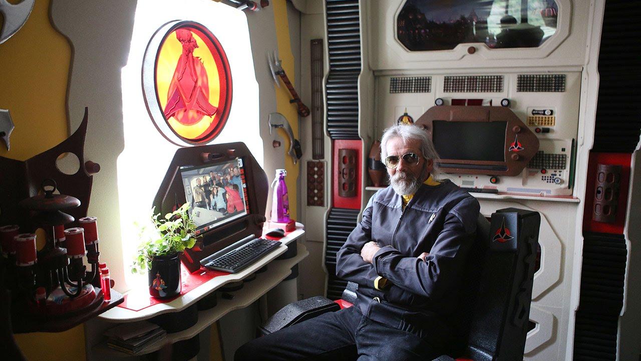 Star Trek Fanatic Turns Transforms House