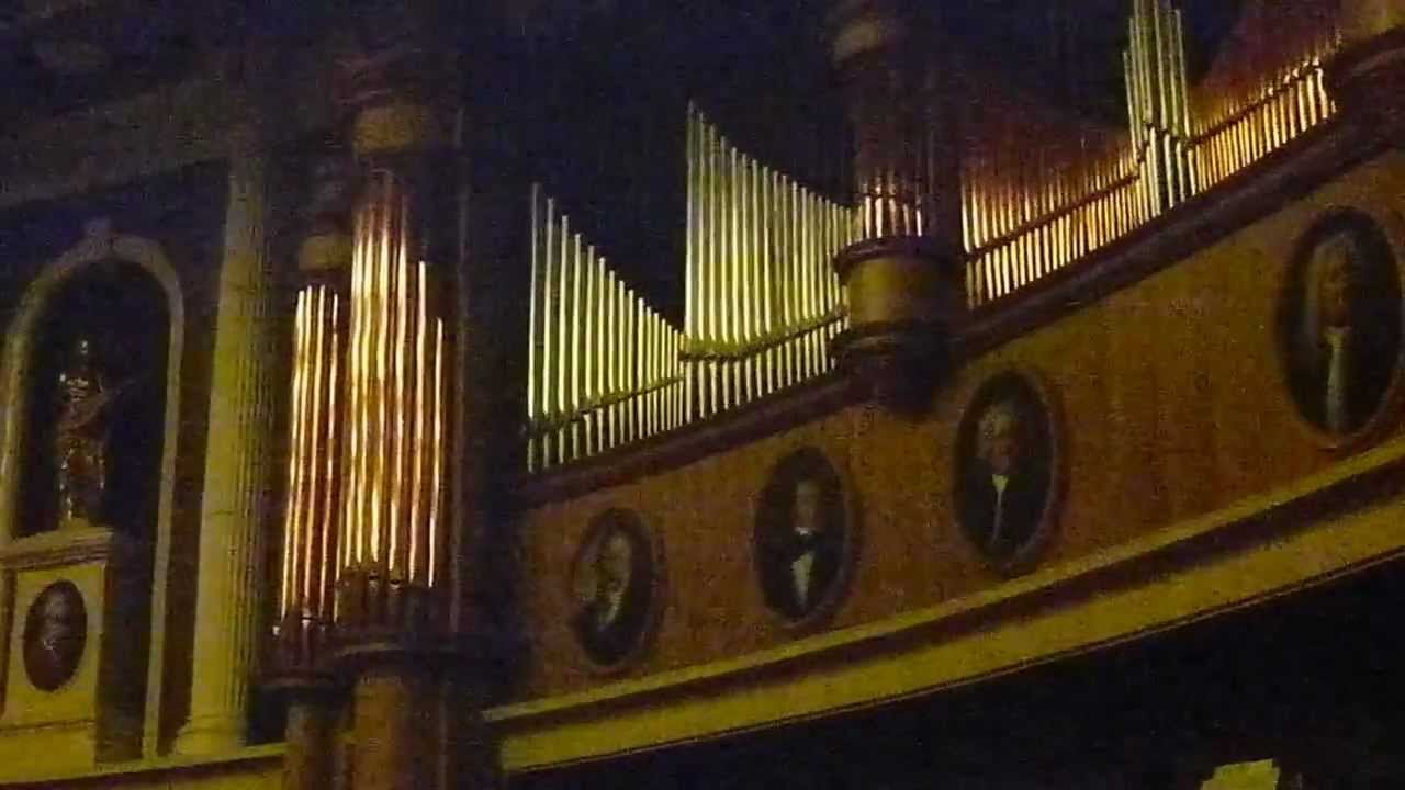 Try Casavant Op. 2684 in a dimly lit state at the Simfonia Hall, Jakarta | Kartika Putri