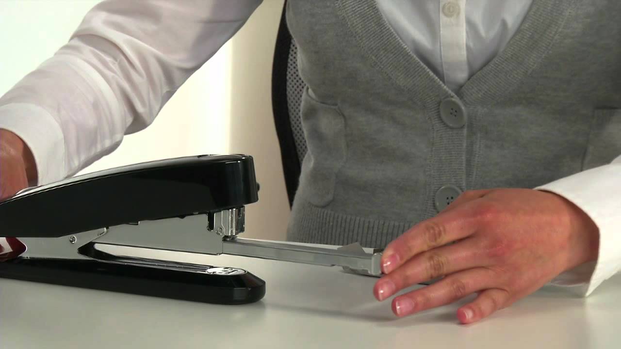 Automatik-Heftgerät Novus B7A in der Anwendung