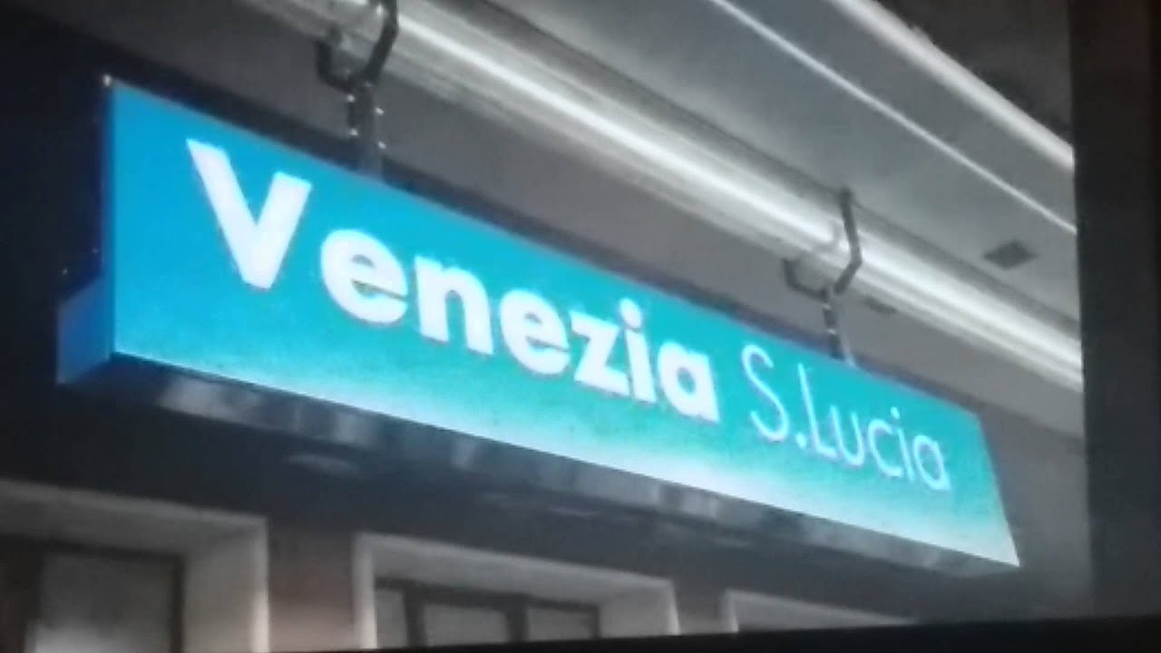 ANNUNCI ALLA STAZIONE DI VENEZIA SANTA LUCIA