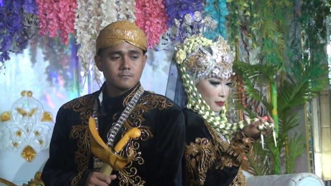PENGANTIN DI SESI BUSANA PAMUNGKAS