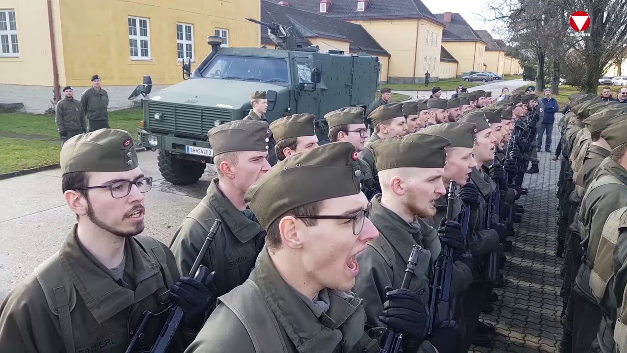 Angelobung in der Kaserne Hörsching