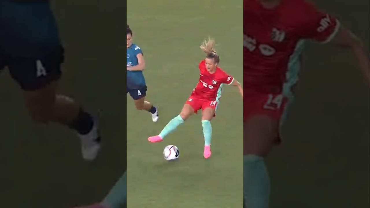 Claire Hutton turn skills🥸 #football #women #hutton #skills