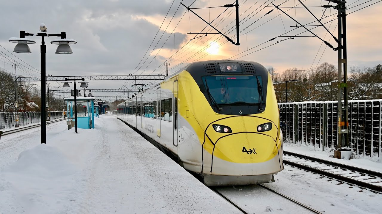 Swedish trains part 112 - Norrviken station