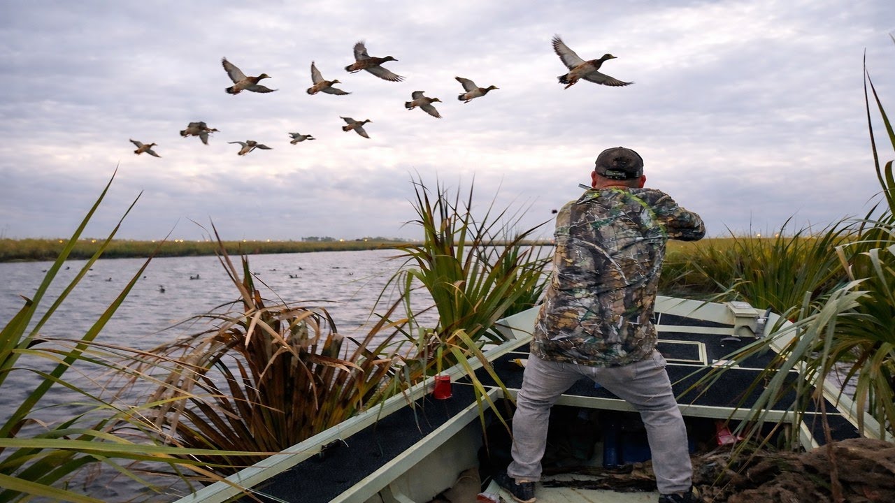 INSANE FLORIDA DUCK HUNT IN FLOODED SALTWATER MARSH