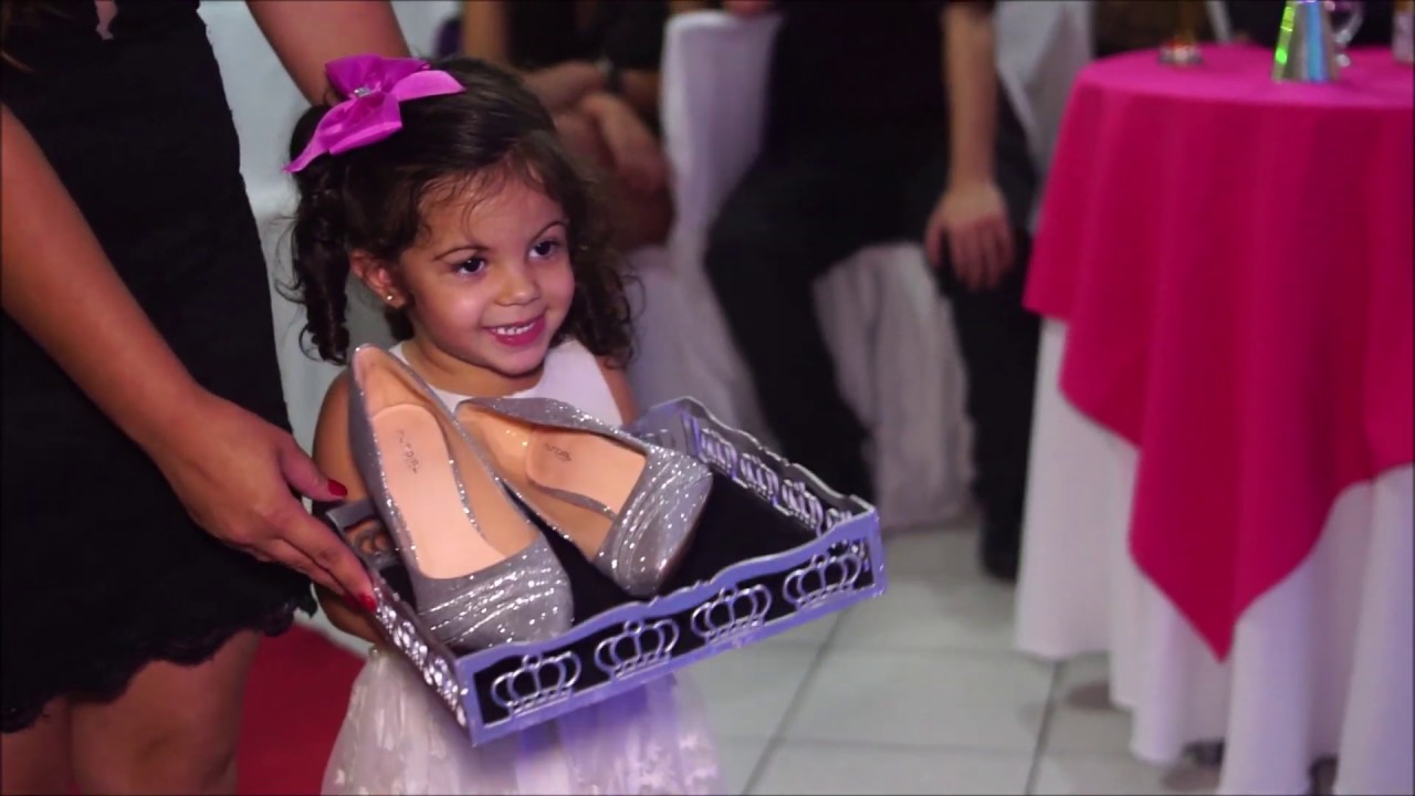 #EmilyFaz15 - Entrada da daminha Valentina - entrega sapato