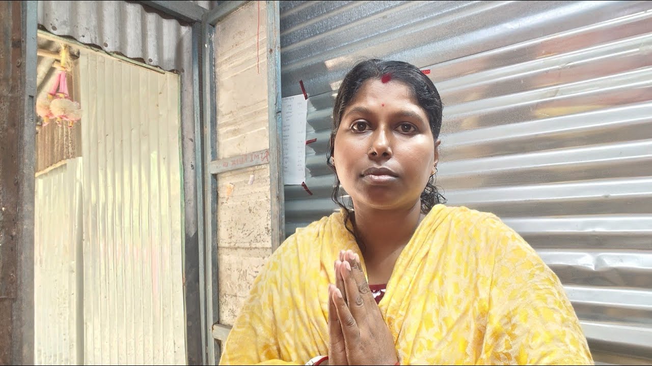 একটা সন্তানকে সুস্থ করার জন্য আর যে কত লোকের দুয়ারে ঘুরতে হবে জানিনা😔মহুয়া দির কন্টাক নাম্বার নেই?