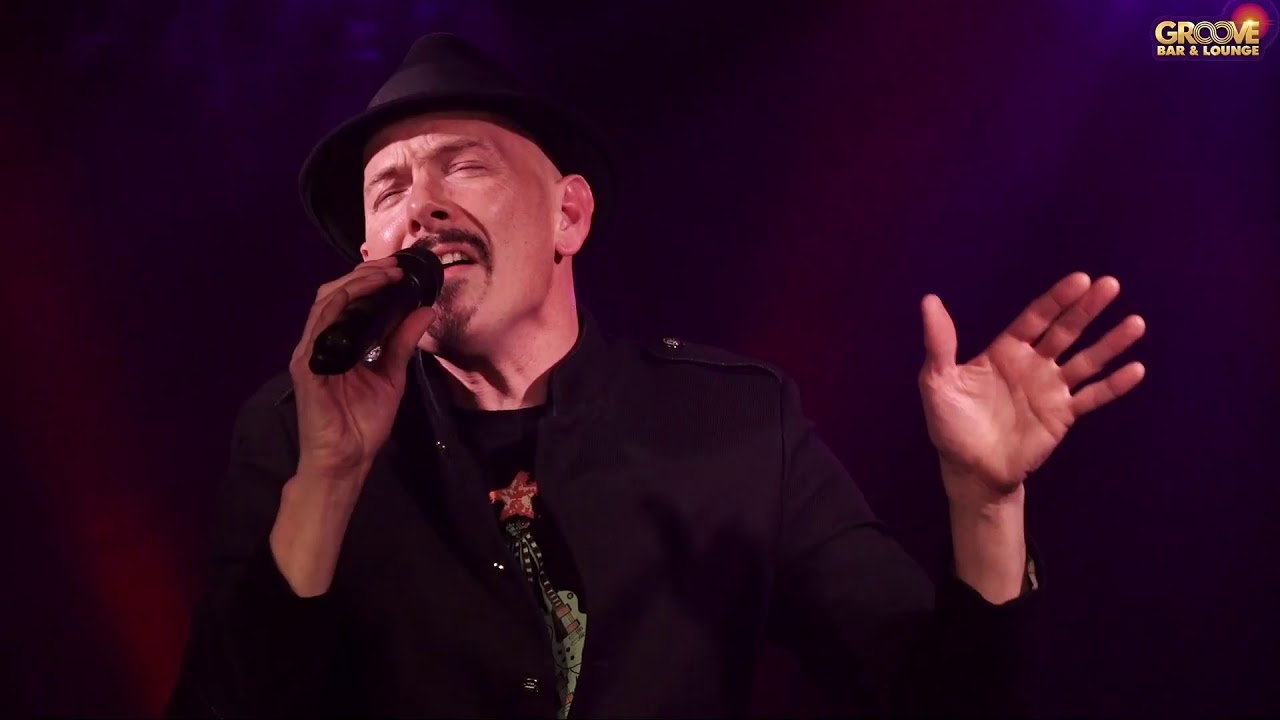QUEEN MAY ROCK - A night at the living room (Live at the Groove  Bar)