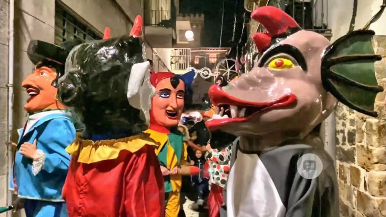 Gigantes y Cabezudos Arrancan Las Fiestas de San Andres 2025 en Castro Urdiales 